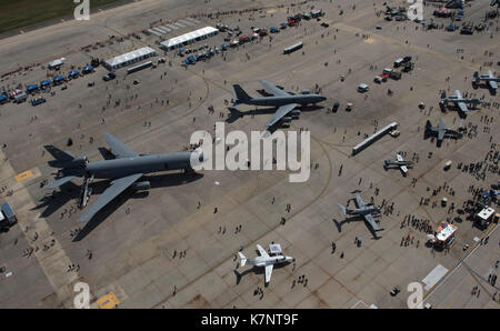 Eine Luftaufnahme der Flug Linie am 2017 Andrews Air Show: Air und Space Expo am Joint Base Andrews, Md., Sept. 15, 2017. Stockfoto