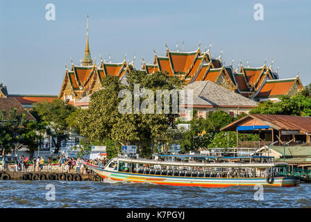 Schnellboot am Chao Phraya River, Bangkok, Thailand Stockfoto