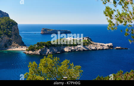 Felsigen Küste von Puerto de San Miguel auf Ibiza. Balearen. Spanien Stockfoto