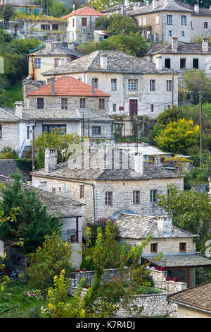 Das Dorf Kastraki, in der malerischen Region Zagori, in der Region Epirus, Griechenland. Stockfoto