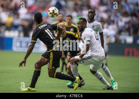 Vancouver, Kanada. 16. September 2017. Ola Kamara (11) aus Columbus Crew (L), Kendall Waston (4) von Vancouver Whitecaps (R) und Federico Higuain (10) aus Columbus Crew (C), die in Aktion. Endstand 2-2. Vancouver Whitecaps vs Columbus Crew, BC Place Stadium. © Gerry Rousseau/Alamy leben Nachrichten Stockfoto