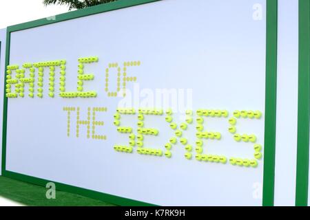 Los Angeles, CA, USA. 16 Sep, 2017. Atmosphäre bei der Ankunft für den KAMPF DER GESCHLECHTER Premiere, das Regency Village Theatre, Los Angeles, CA 16. September 2017. Credit: Priscilla Grant/Everett Collection/Alamy leben Nachrichten Stockfoto