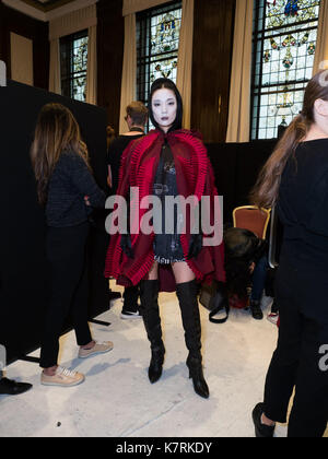 16. SEPTEMBER: Backstage bei John Herrera in der Freimaurer Hall in London. John Herrera präsentiert seine Armada Sammlung Credit: Ghene Snowdon/Alamy leben Nachrichten Stockfoto