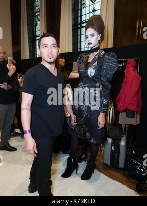 16. SEPTEMBER: Backstage bei John Herrera in der Freimaurer Hall in London. John Herrera präsentiert seine Armada Sammlung Credit: Ghene Snowdon/Alamy leben Nachrichten Stockfoto