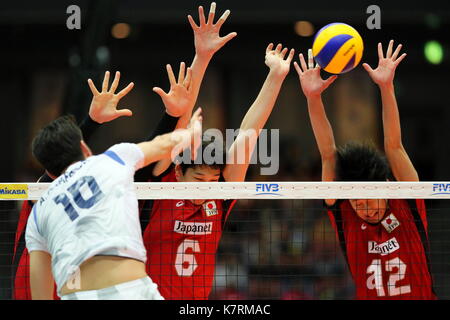 (L - R) Akihiro Yamauchi, Shohei Yamamoto (JPN), 16. SEPTEMBER 2017 - Volleyball: FIVB World Grand Champions Cup 2017 Männer Match zwischen Japan 1-3 Iran im Osaka Municipal Central-Gymnasium in Osaka, Japan. (Foto von Naoki Nishimura/LBA SPORT) Stockfoto