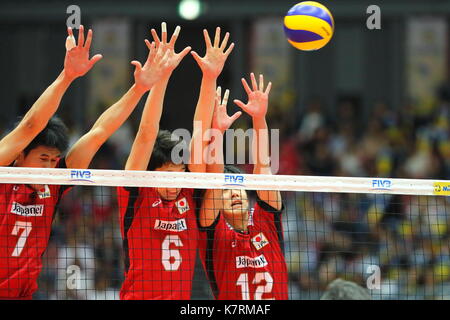 (L - R) Takashi Dekita, Akihiro Yamauchi, Shohei Yamamoto (JPN), 16. SEPTEMBER 2017 - Volleyball: FIVB World Grand Champions Cup 2017 Männer Match zwischen Japan 1-3 Iran im Osaka Municipal Central-Gymnasium in Osaka, Japan. (Foto von Naoki Nishimura/LBA SPORT) Stockfoto