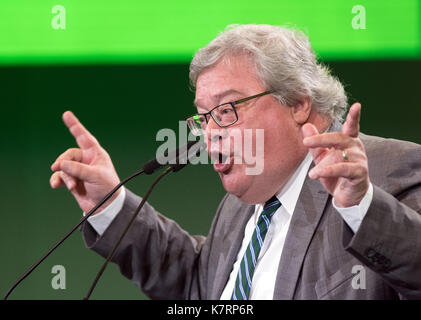 Berlin, Deutschland. 17 Sep, 2017. Der Vorsitzende der Europäischen Grünen Partei, Reinhard Buetikofer, spricht während der kleine Parteitag der Grünen in Berlin, Deutschland, 17. September 2017. Foto: Soeren Stache/dpa/Alamy leben Nachrichten Stockfoto