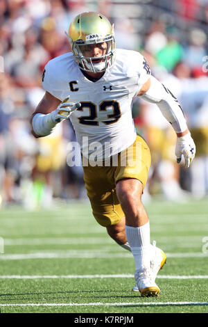 September 16, 2017, Chestnut Hill, MA, USA; Notre Dame Fighting Irish linebacker Drue Tranquill (23), die in Aktion in der ersten Hälfte des NCAA Football Spiel zwischen Notre Dame Fighting Irish und Boston College Eagles unter Alumni Stadium. Notre Dame besiegt Boston College 49-20. Anthony Nesmith/CSM Stockfoto