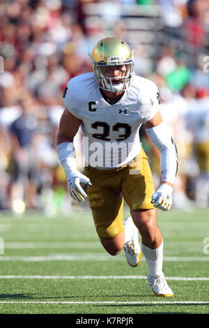 September 16, 2017, Chestnut Hill, MA, USA; Notre Dame Fighting Irish linebacker Drue Tranquill (23), die in Aktion in der ersten Hälfte des NCAA Football Spiel zwischen Notre Dame Fighting Irish und Boston College Eagles unter Alumni Stadium. Notre Dame besiegt Boston College 49-20. Anthony Nesmith/CSM Stockfoto