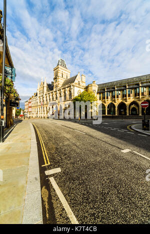 Gotische Architektur von Northampton Guildhall Gebäude, England. Stockfoto