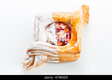 Öffnen pasteten Blätterteig Pasteten mit Preiselbeeren, Äpfel und Honig. Stockfoto