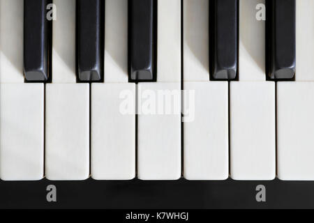 Piano keys hautnah. Ansicht von oben Stockfoto