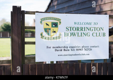 Schild Storrington Bowling Club. Storrington, West Sussex, Großbritannien Stockfoto