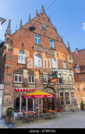 Alte Gebäude in der Einkaufsstraße von Oldenburg, Deutschland Stockfoto