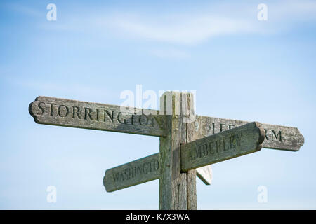 Holz- Wegweiser, storrington West Sussex, England Stockfoto