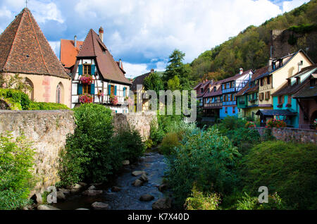 Das malerische Dorf Kaysersberg im Elsass Stockfoto