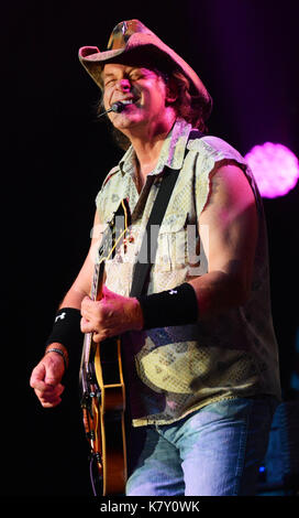 Ted Nugent führt im Paramount Theater NY bietet: Ted Nugent Wo: New York, New York, United States Wann: 16 Aug 2017 Quelle: Patricia Schlein/WENN.com Stockfoto