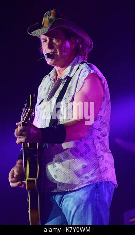 Ted Nugent führt im Paramount Theater NY bietet: Ted Nugent Wo: New York, New York, United States Wann: 16 Aug 2017 Quelle: Patricia Schlein/WENN.com Stockfoto