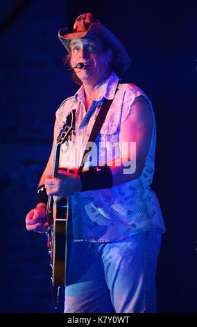 Ted Nugent führt im Paramount Theater NY bietet: Ted Nugent Wo: New York, New York, United States Wann: 16 Aug 2017 Quelle: Patricia Schlein/WENN.com Stockfoto