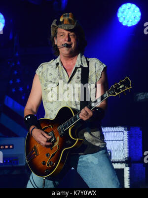 Ted Nugent führt im Paramount Theater NY bietet: Ted Nugent Wo: New York, New York, United States Wann: 16 Aug 2017 Quelle: Patricia Schlein/WENN.com Stockfoto