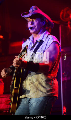 Ted Nugent führt im Paramount Theater NY bietet: Ted Nugent Wo: New York, New York, United States Wann: 16 Aug 2017 Quelle: Patricia Schlein/WENN.com Stockfoto