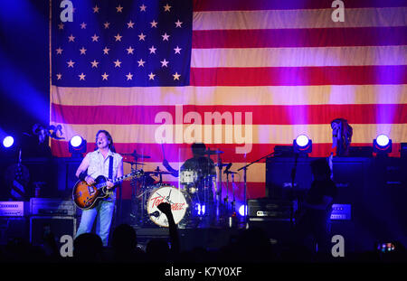 Ted Nugent führt im Paramount Theater NY bietet: Ted Nugent Wo: New York, New York, United States Wann: 16 Aug 2017 Quelle: Patricia Schlein/WENN.com Stockfoto
