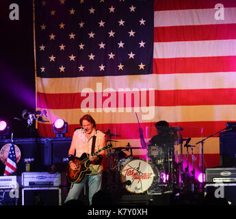 Ted Nugent führt im Paramount Theater NY bietet: Ted Nugent Wo: New York, New York, United States Wann: 16 Aug 2017 Quelle: Patricia Schlein/WENN.com Stockfoto