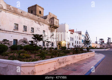 Alte Gebäude der Medina in der Dämmerung. Essaouira, Marrakech-Safi. Marokko Stockfoto