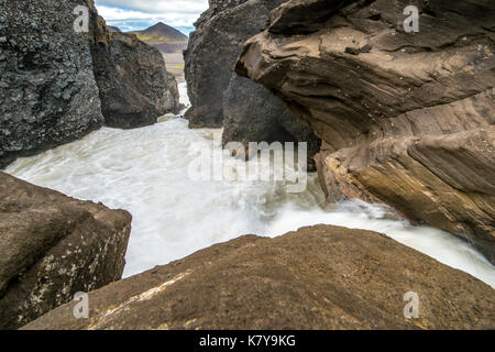 Island - Nýifoss Wasserfall aus dem See Hagavatna gespeist durch Gletscher Langjokull Stockfoto