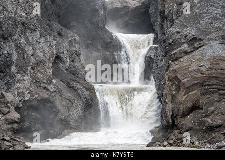 Island - Nýifoss Wasserfall aus dem See Hagavatna gespeist durch Gletscher Langjokull Stockfoto