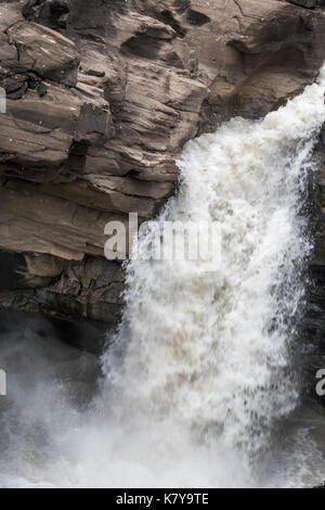 Island - Nýifoss Wasserfall aus dem See Hagavatna gespeist durch Gletscher Langjokull Stockfoto