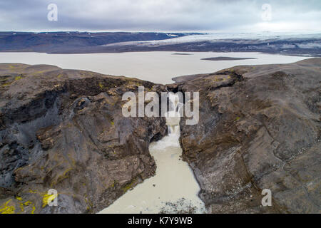 Island - Nýifoss Wasserfall aus dem See Hagavatna gespeist durch Gletscher Langjokull Stockfoto