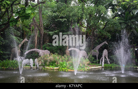 Bangkok, Thailand - 16.Juni 2016. Brunnen bei Safari World in Bangkok, Thailand. Der Park ist eine touristische Attraktion, wurde im Jahr 1988 mit insgesamt geöffnet werden Stockfoto