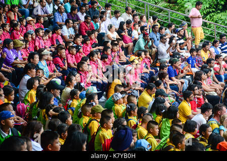 Bangkok, Thailand - 16.Juni 2016. Menschen bei Safari World in Bangkok, Thailand beobachten können. Der Park ist eine touristische Attraktion, wurde 1988 mit geöffnet Stockfoto