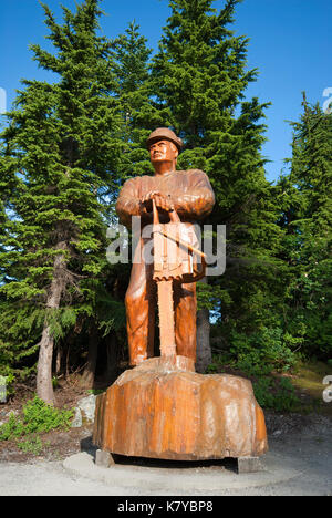 Hölzerne Skulptur von Glenn Greensides, "Hommage an den Wald', Grouse Mountain, Vancouver, British Columbia, Kanada Stockfoto