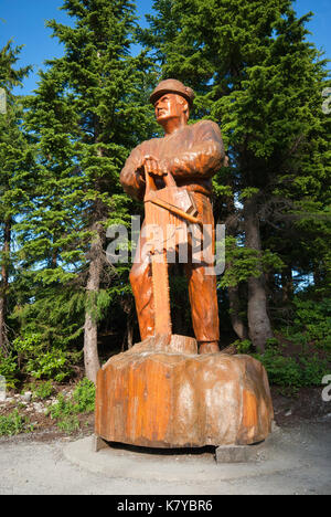 Hölzerne Skulptur von Glenn Greensides, "Hommage an den Wald', Grouse Mountain, Vancouver, British Columbia, Kanada Stockfoto