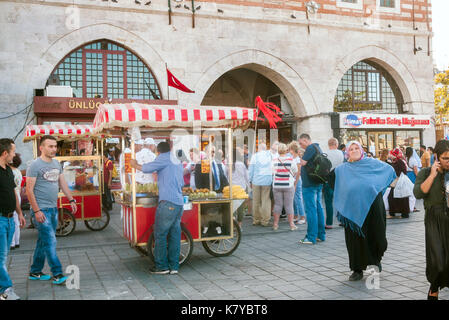 Istanbul, Türkei, street scene mit imbisswagen im Stadtteil Sultanahmet Stockfoto
