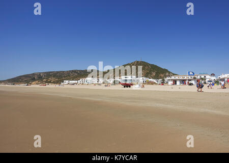 Zahara de los Atunes, weißen andalusischen Küstenstadt, Cadiz, Andalusien, Spanien Stockfoto