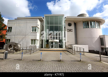 GV der Crown Court Exeter in Exeter, Devon. Der Hof wurde im November 2004 nach dem Austausch der Gerichte in Exeter Schloss geöffnet. Stockfoto