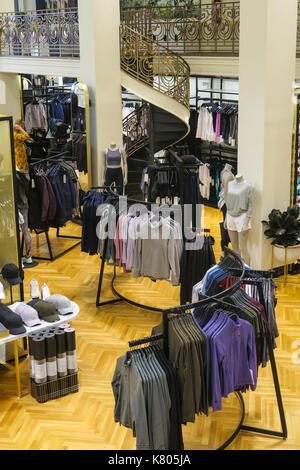 Lululemon Athletica Store auf der Fifth Avenue, New York, USA Stockfoto