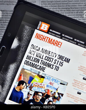 Breitbart News Website angezeigt auf einem Tablet Device, London Stockfoto