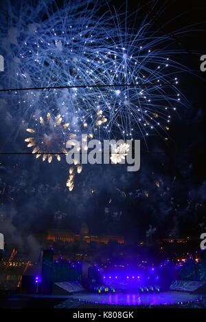 Budapest, Ungarn - 14.Juli 2017. Die FINA Wm eröffnet mit einem spektakulären Zeremonie auf einem enormen Seebühne auf der Donau Ri installiert Stockfoto