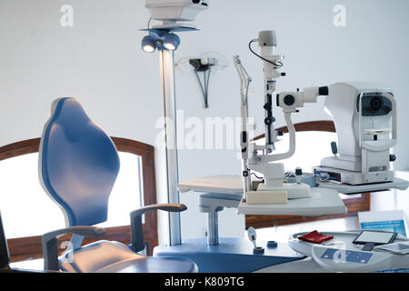Medizinische Ausrüstung der Augenarzt in modernen Büro Stockfoto