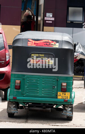 Eine dosierte Tuk-tuk (Dreirad) Taxi in Colombo, Sri Lanka. Stockfoto