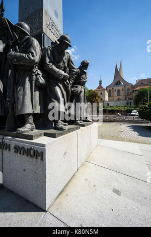 Prag. Der Tschechischen Republik. "Prag auf Seine siegreiche Söhne' Memorial zu Tschechoslowakischer Legionäre des Ersten Weltkriegs, von Josef Mařatka, 1932, und Emmaus Kloster. Stockfoto