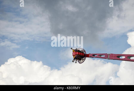 München, Deutschland. 17 Sep, 2017. Besucher haben die Messe reiten Spaß auf dem Oktoberfest in München, Deutschland, 17. September 2017. Foto: Andreas Gebert/dpa/Alamy leben Nachrichten Stockfoto