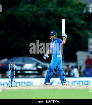 Chennai, Indien, 17. September 2017 MS Dhoni Wer erzielte 79 von 88 Kugeln nach Erreichen seines 50 während des 1 ODI gegen Australien in Chennai am 17. Sep 2017. Seshadri SUKUMAR Stockfoto