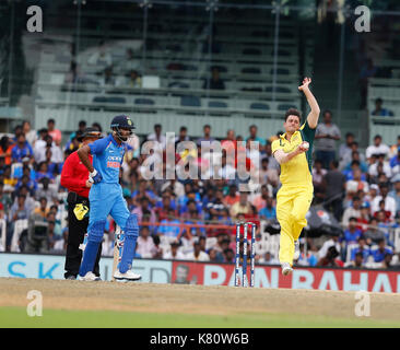 Chennai, Indien, 17. Sep 2017. Die australische Bowler MP Stoinis in Bowling Aktion während der 1 ODI gegen Indien in Chennai am 17. Sep 2017. Seshadri SUKUMAR Stockfoto