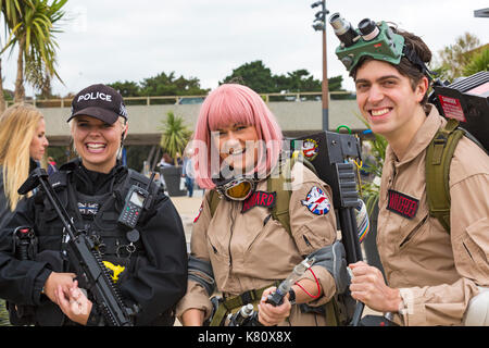 Bournemouth, Dorset, Großbritannien. 17 Sep, 2017. Bewaffnete Polizei und ghostbusters halten Bournemouth sicher! Credit: Carolyn Jenkins/Alamy leben Nachrichten Stockfoto