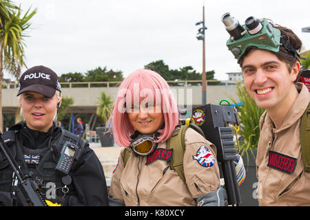 Bournemouth, Dorset, Großbritannien. 17 Sep, 2017. Bewaffnete Polizei und ghostbusters halten Bournemouth sicher! Credit: Carolyn Jenkins/Alamy leben Nachrichten Stockfoto